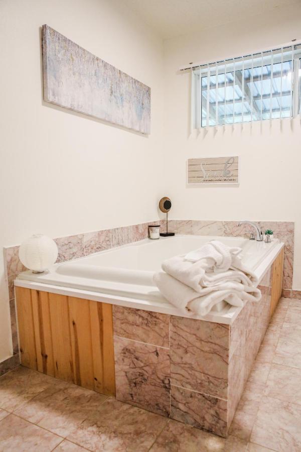סביירוויל Moonlight Cottage - Your Romantic & Scenic Escape מראה חיצוני תמונה